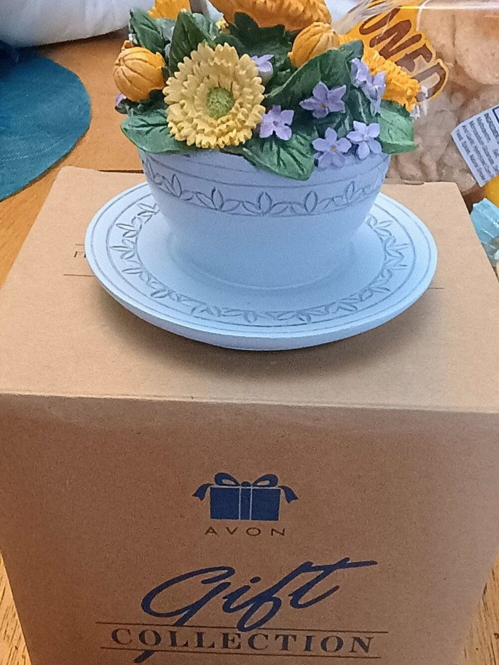 NWT collectible porcelain floral arrangement in a decorative teacup and saucer,